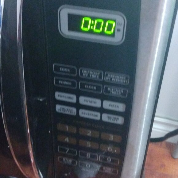 Ssalton microwave as new  because was not used in a perfect condition. - Picture 5 of 5